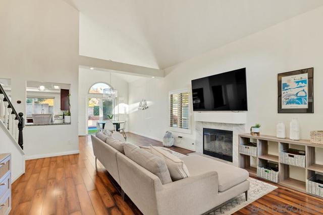 1956 Casablanca Ct, Vista CA: https://media.crmls.org/mediaz/e0e4efe7-f8d7-49eb-a2bb-1903161dfda9.jpg