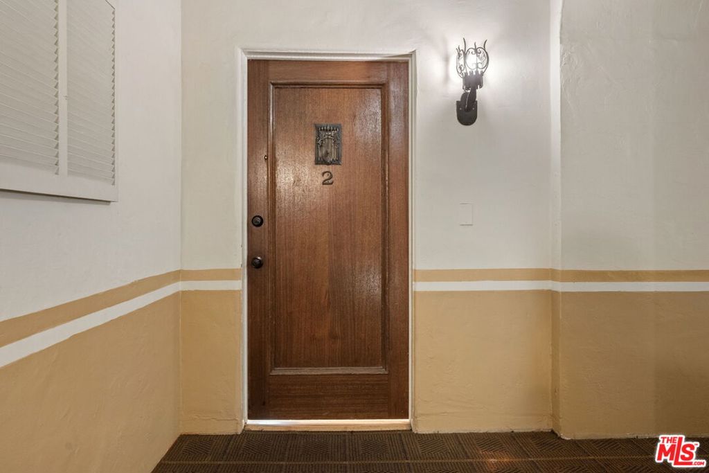 https://media.crmls.org/mediaz/e0e542c5-ceb7-42b4-9b66-3c00401b221f.jpg?preset=X-Large