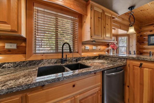 1614 S Colusa Drive, Big Bear CA: https://media.crmls.org/mediaz/e0e5ba7b-5e34-494a-bed9-7f0b13196a61.jpg