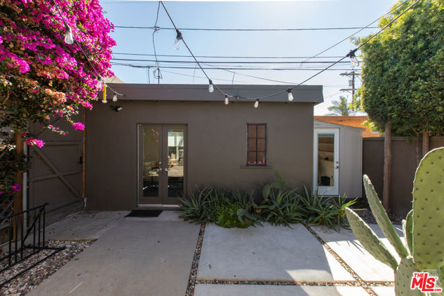 12906 Venice Boulevard, Los Angeles CA: https://media.crmls.org/mediaz/e0e5e5ad-ec53-4c5c-b0d9-14ffa1a48bef.jpg