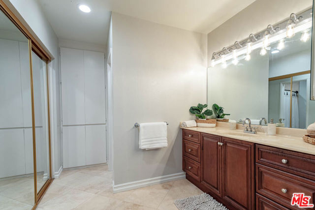 7777 W 91St Street, Playa del Rey CA: https://media.crmls.org/mediaz/e0e60a35-006b-408b-9daa-84180675ac5b.jpg