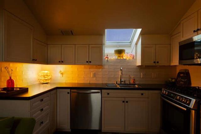 2044 Fairmont Drive, San Mateo CA: https://media.crmls.org/mediaz/e0e6556f-313d-4e13-a246-55da1a79e153.jpg