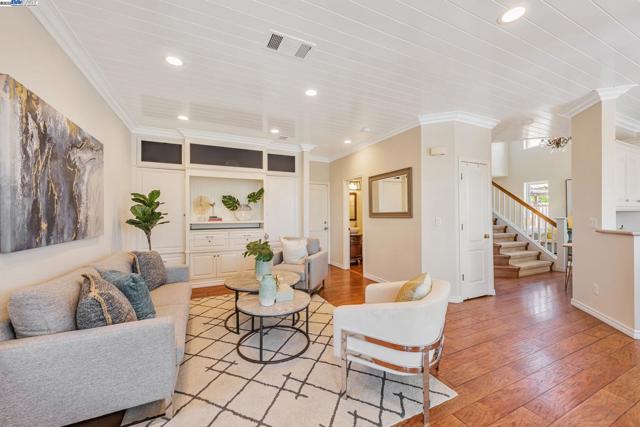 4069 Pergola CT, Castro Valley CA: https://media.crmls.org/mediaz/e0e6c06e-a68e-4330-8f1f-7a2bc0f8b851.jpg