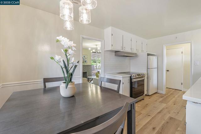3119 Meadowbrook Dr, Concord CA: https://media.crmls.org/mediaz/e0e6cc6f-7395-404c-b56b-b0ba24fcce3f.jpg