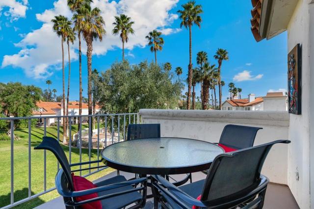 153 Desert Falls E Drive, Palm Desert CA: https://media.crmls.org/mediaz/e0e72c2b-3502-4870-94eb-da99923d7096.jpg
