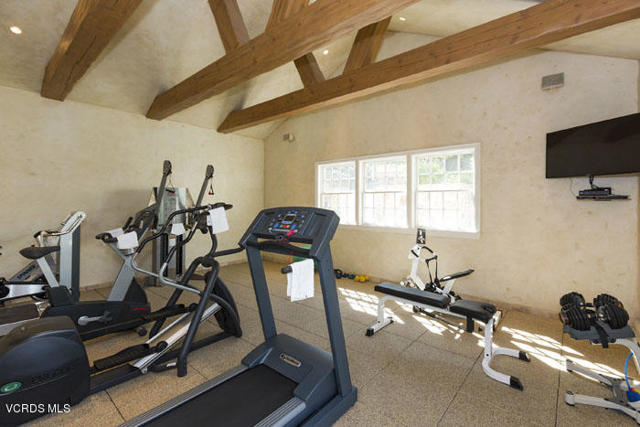 1464 Hidden Valley Road, Thousand Oaks CA: https://media.crmls.org/mediaz/e0e73042-d489-4bf0-89e7-a51fb4949025.jpg
