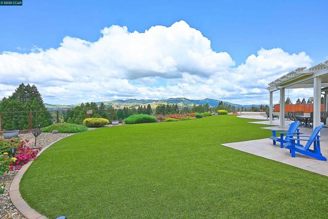 130 Samoa Ct, San Ramon CA: https://media.crmls.org/mediaz/e0e770b0-0c68-42ae-a5d7-97899358d64a.jpg