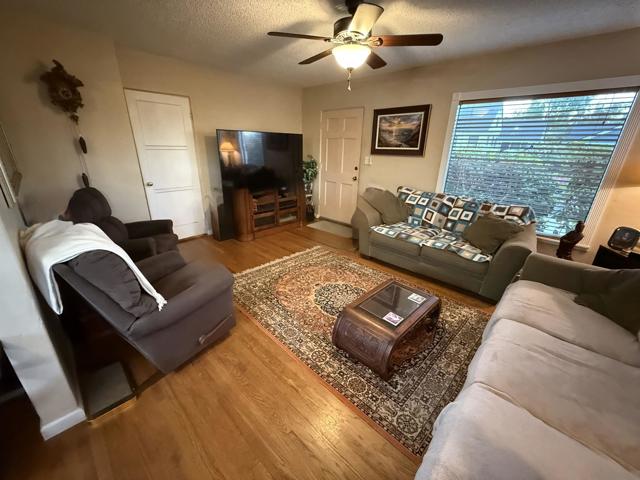 3761 Poe Street, San Diego CA: https://media.crmls.org/mediaz/e0e783ff-aa82-49f4-8054-d71dcc8119ad.jpg