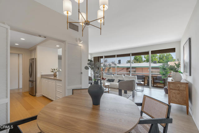 960 San Pasqual Street, Pasadena CA: https://media.crmls.org/mediaz/e0e7a286-e53c-4c7b-ae39-3709c84afd89.jpg