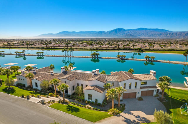 83145 N Shore Drive, Indio CA: https://media.crmls.org/mediaz/e0e7a4ba-5822-4c62-8e84-767496f4f519.jpg