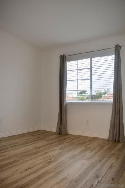 2206 Luz Way, Oceanside CA: https://media.crmls.org/mediaz/e0e80034-072f-4feb-9ebb-4d87ade1ff36.jpg