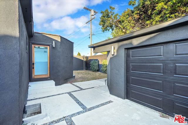 4122 S Bronson Avenue, Los Angeles CA: https://media.crmls.org/mediaz/e0e895cf-2581-4b69-9f63-22c83dbd4f61.jpg