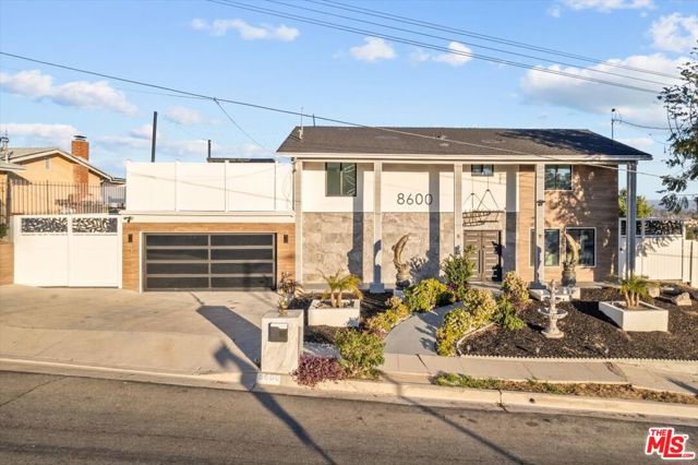 8600 Farralone Avenue, West Hills CA: https://media.crmls.org/mediaz/e0e94dbe-99b0-40dc-89b3-beb0337e0db8.jpg