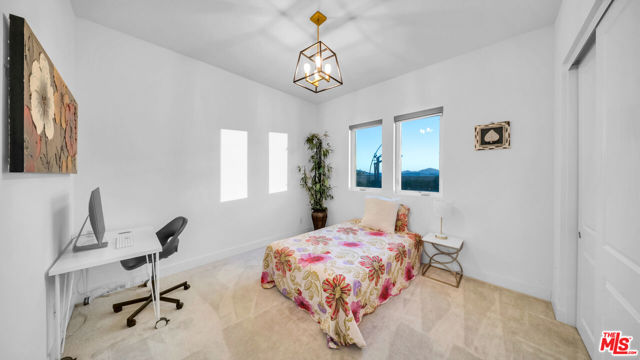 12553 N Ridgeline Road, Porter Ranch CA: https://media.crmls.org/mediaz/e0e9f41d-2945-4bf3-9220-e608a38d6c91.jpg
