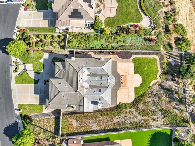48912 Crown Ridge Cmn, Fremont CA: https://media.crmls.org/mediaz/e0ea0c43-9ce6-486b-aa45-37f9d6a1734f.jpg