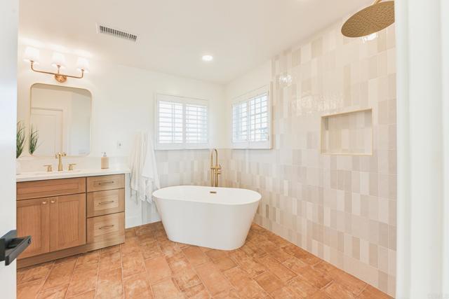 Detail Gallery Image 23 of 63 For 1045 Tarento Dr, San Diego,  CA 92107 - 4 Beds | 4 Baths