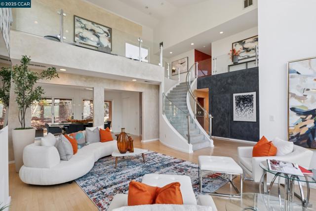 127 Devin Dr, Moraga CA: https://media.crmls.org/mediaz/e0ea605b-7c30-4f8e-8d89-757d1df18150.jpg