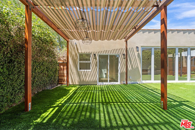 2347 Parnell Avenue, Los Angeles CA: https://media.crmls.org/mediaz/e0eae6a4-a6ab-402f-9244-e0304f21e41e.jpg