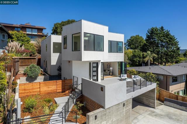 158 Lawson Road, Kensington CA: https://media.crmls.org/mediaz/e0eb0a13-3410-4af0-8632-2497967e305f.jpg