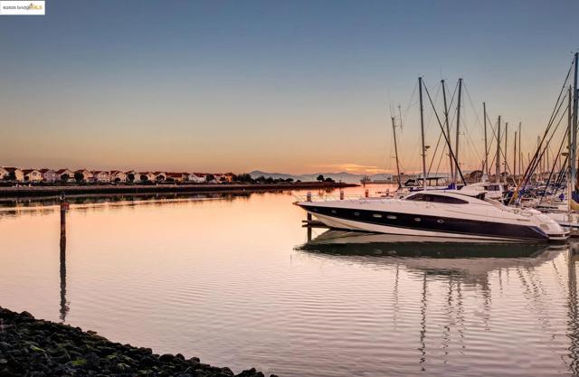 2714 Beach head way, Richmond CA: https://media.crmls.org/mediaz/e0eb6692-7d7a-4a80-b60e-c39b059f634c.jpg