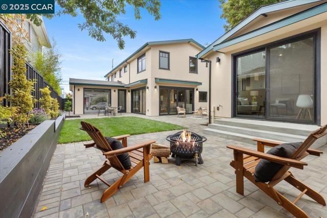 1045 Kains Ave, Albany CA: https://media.crmls.org/mediaz/e0eb8329-373b-4354-91da-048d2ac8d397.jpg