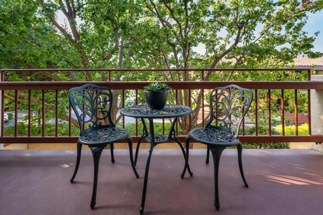 10 9th Avenue, San Mateo CA: https://media.crmls.org/mediaz/e0eb897e-6b84-408d-a757-f8d4ffc4ae9c.jpg