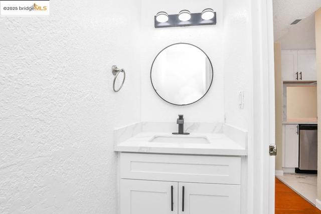 24159 Dover Ln, Hayward CA: https://media.crmls.org/mediaz/e0ebe9d7-ed5c-4e96-93f6-d8ce8e1c46a2.jpg