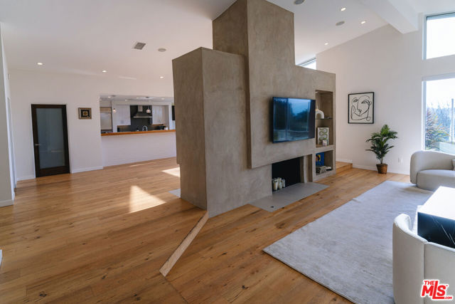 3423 Scadlock Lane, Sherman Oaks CA: https://media.crmls.org/mediaz/e0ec2a06-ae41-4652-888a-c9334725f946.jpg