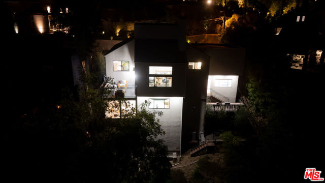 2506 Zorada Drive, Los Angeles CA: https://media.crmls.org/mediaz/e0ec4a7c-bf0a-43f7-b876-b7c4f1f8d43c.jpg