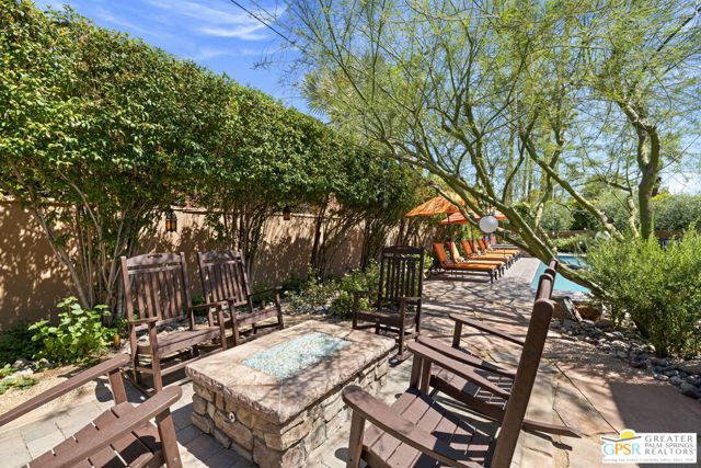 248 E Palo Verde Avenue, Palm Springs CA: https://media.crmls.org/mediaz/e0ecd39c-65cf-40d3-8ac1-78a0af3369e3.jpg