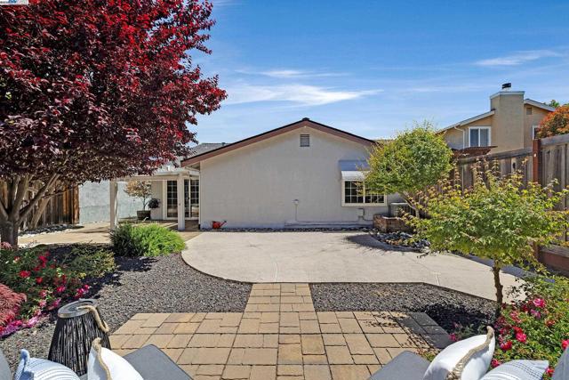 2644 Durango Ln, San Ramon CA: https://media.crmls.org/mediaz/e0ed75b4-856e-4a11-a58d-d212b80031a9.jpg