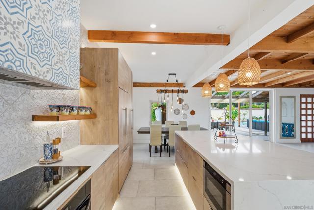 1047 Highland Dr, Del Mar CA: https://media.crmls.org/mediaz/e0ed8a22-f372-4461-a3b1-6bc3f98827b7.jpg