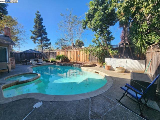 36202 Worthing, Newark CA: https://media.crmls.org/mediaz/e0ed9878-c23e-430a-a943-47c2d23f1714.jpg