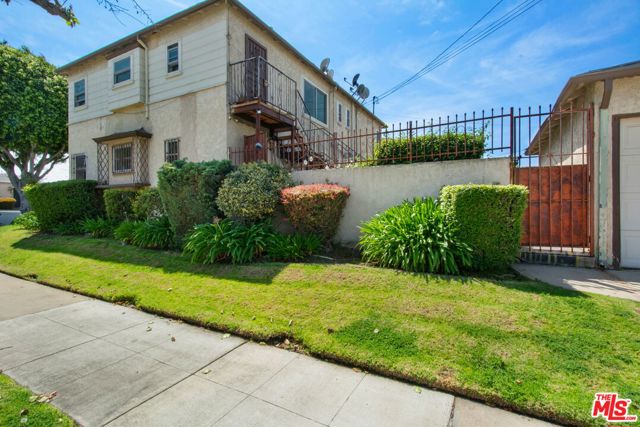 2901 W 85th Street, Inglewood CA: https://media.crmls.org/mediaz/e0ee33bb-56b0-487d-91b2-4827ed9af8d7.jpg