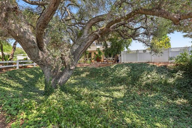 2807 Carlton Way, Fallbrook CA: https://media.crmls.org/mediaz/e0ee3d71-da16-40fa-9a92-4e4eba8629e1.jpg