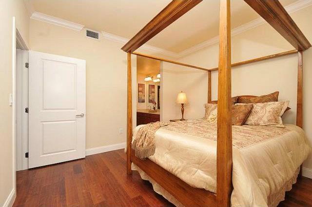 225 9th Avenue, San Mateo CA: https://media.crmls.org/mediaz/e0ee6745-434c-474e-b68a-e749f0be0b9d.jpg