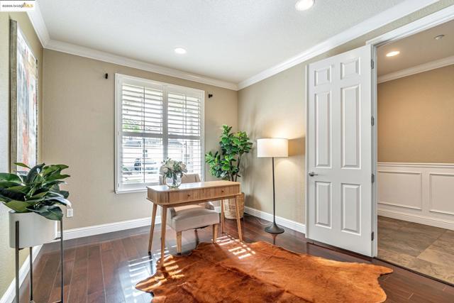 43 Sorrel Ct, Oakley CA: https://media.crmls.org/mediaz/e0ef1298-011a-4477-8f40-27acdfdcccfb.jpg