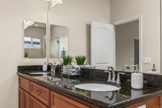 10252 Casa Ct, Santee CA: https://media.crmls.org/mediaz/e0ef215e-30e1-490c-870d-d15153468e0f.jpg