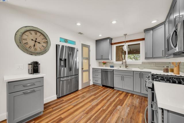 38243 Manzanita St, Newark CA: https://media.crmls.org/mediaz/e0ef6a6d-30a6-4a81-93cd-032bb359baa9.jpg