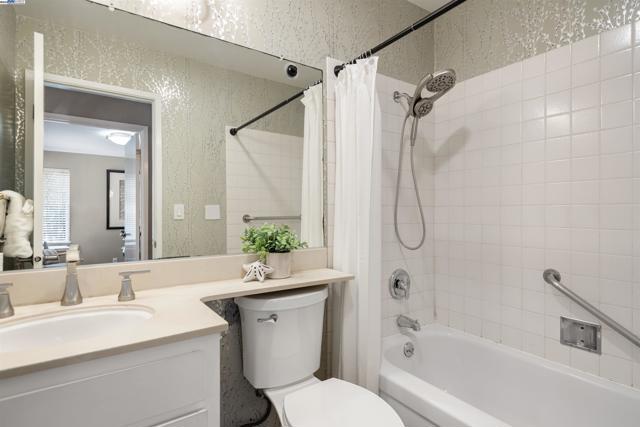 35344 Rutland Ct, Newark CA: https://media.crmls.org/mediaz/e0f0b972-5274-4a32-b273-f710d708db04.jpg