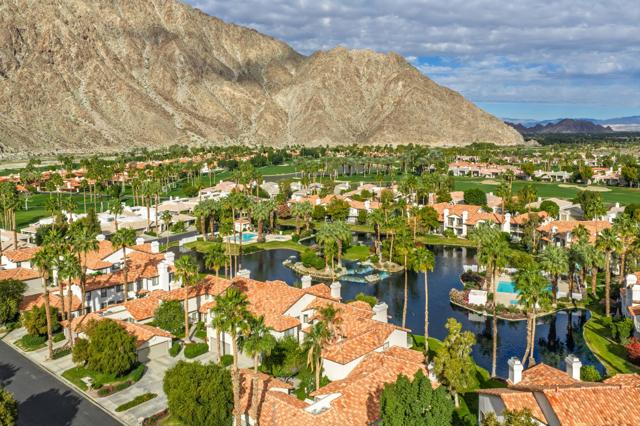 79798 Olympia, La Quinta CA: https://media.crmls.org/mediaz/e0f0c28a-2195-48e1-acb5-9a7d217c2f7c.jpg