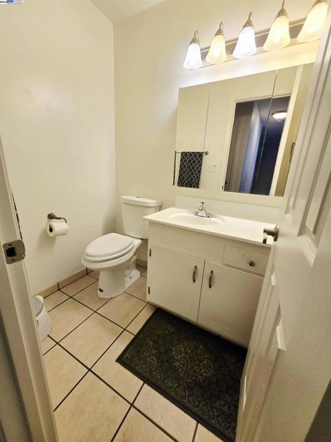 670 Fargo Ave, San Leandro CA: https://media.crmls.org/mediaz/e0f24fcf-7173-4df0-8ba4-12b7a99cf61c.jpg
