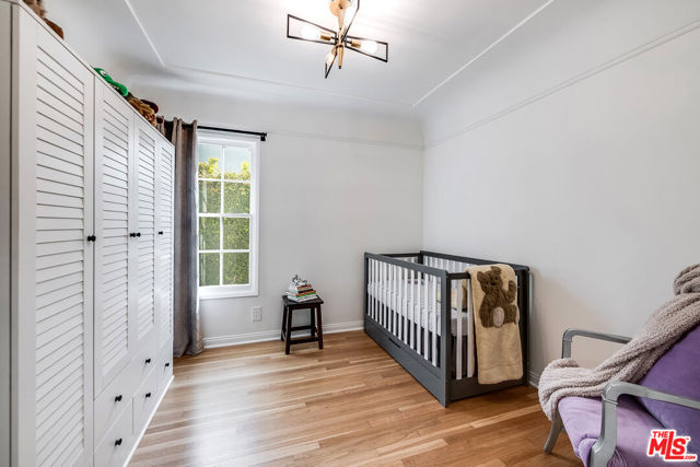 13109 Valley Vista Boulevard, Studio City CA: https://media.crmls.org/mediaz/e0f2d928-40fe-45ad-93b5-8a51fe5bb057.jpg