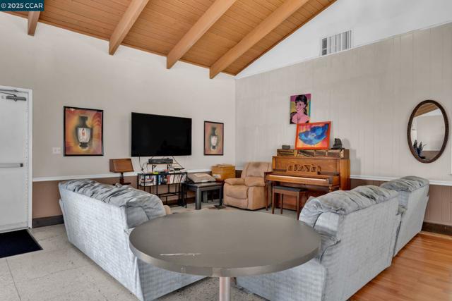 16401 San Pablo Ave, San Pablo CA: https://media.crmls.org/mediaz/e0f2e0b1-1a5d-48bc-bce8-3b3bcd7ffc03.jpg