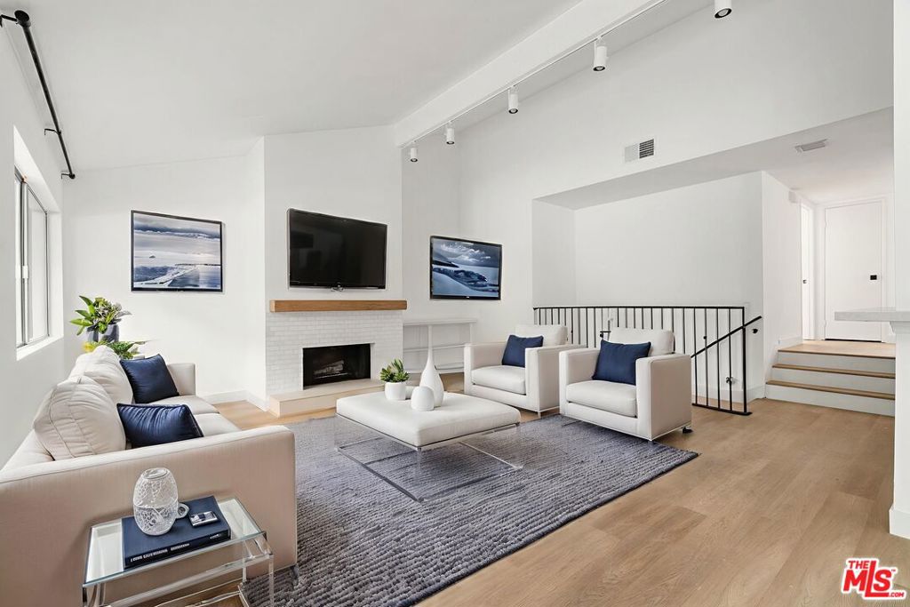 1722 Palisades Drive