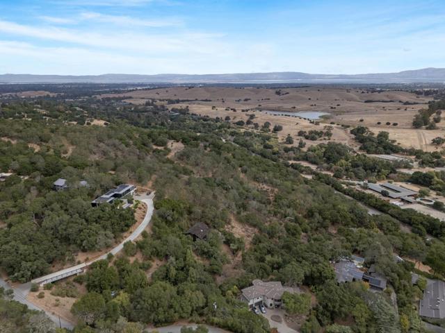 435 Golden Oak Drive, Portola Valley CA: https://media.crmls.org/mediaz/e0f38b50-5475-4216-9b69-8fbe646c2001.jpg
