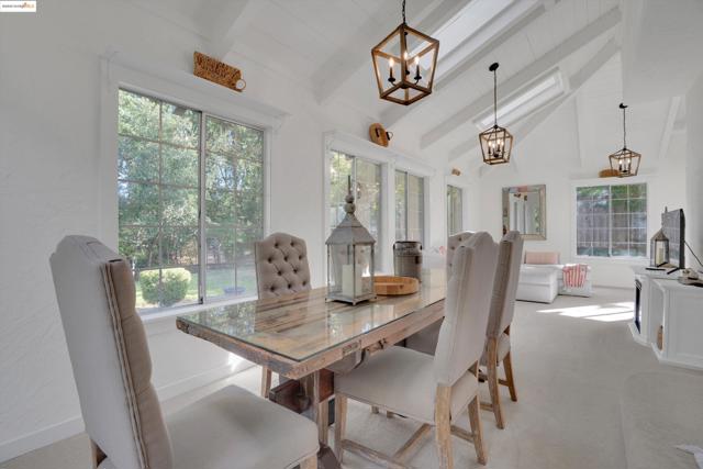 17 Pomo Ct, Napa CA: https://media.crmls.org/mediaz/e0f3c2bb-a7c3-4577-a6e2-9c22851472f7.jpg