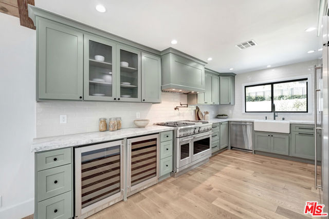2506 Zorada Drive, Los Angeles CA: https://media.crmls.org/mediaz/e0f3c450-8815-4935-919b-b1b0bde30351.jpg