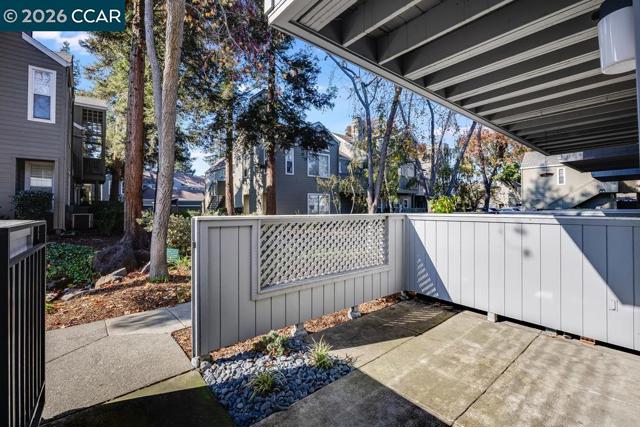 231 Sunspring Ct, Pleasant Hill CA: https://media.crmls.org/mediaz/e0f40861-880d-4ebf-ae38-8dff9b4c4cd1.jpg