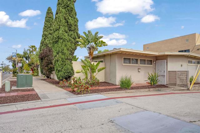 811 3rd Street, Coronado CA: https://media.crmls.org/mediaz/e0f4bebc-bdf7-4487-b1e7-6127ffcfc4af.jpg